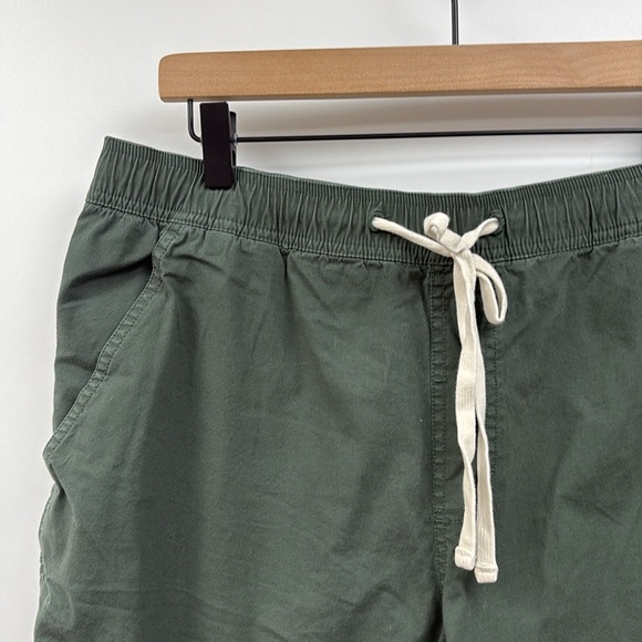 NWOT Men's Banks Journal Twill Elastic Waist Shorts Olive Green 38"x6" - Picture 2 of 7